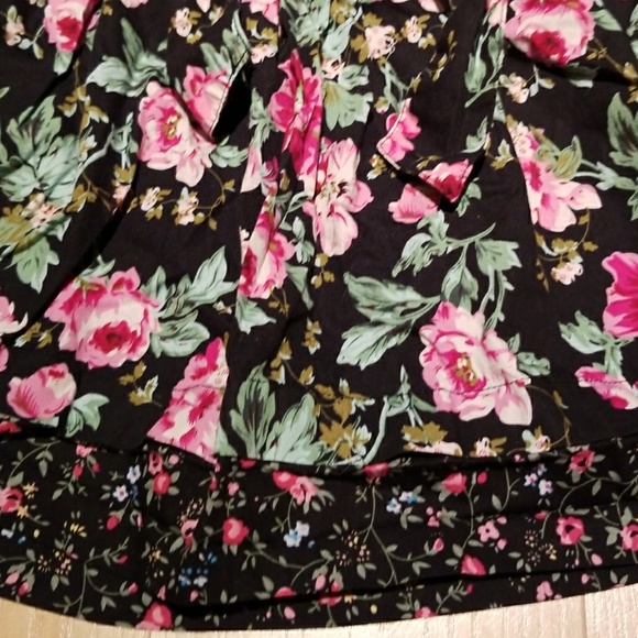 Black Flower skirt - Picture 3 of 7